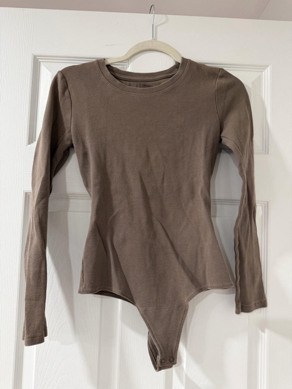 nuuds Women's Long Sleeve Ribbed Crewneck Bodysuit in Mocha